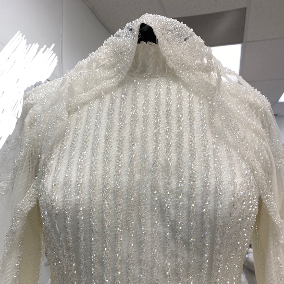 Modest wedding dress 👰 - Picture 1 of 6